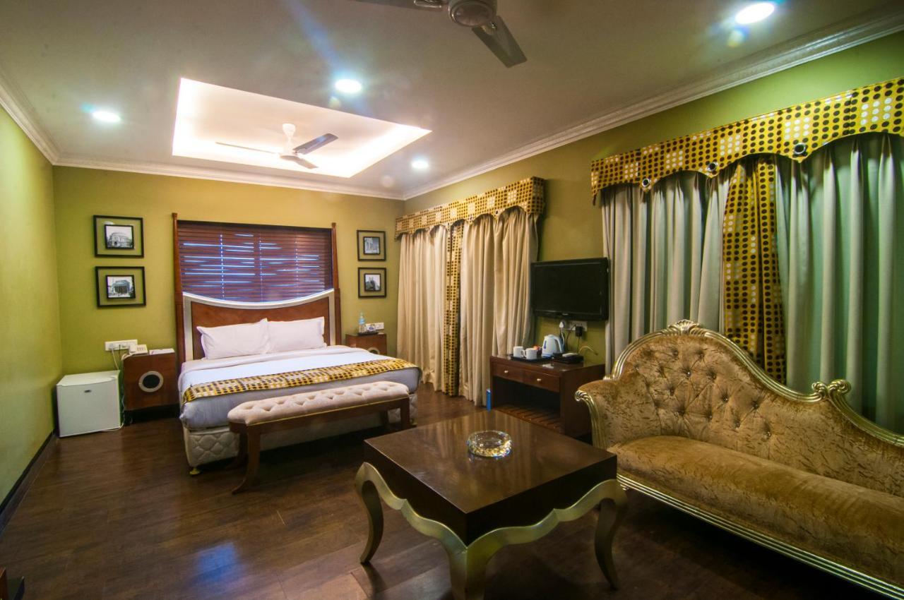 Jalsa Hotel & Banquets,Индаур Экстерьер фото