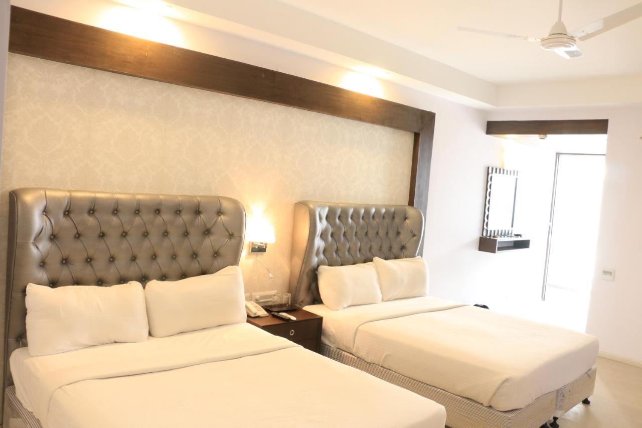 Jalsa Hotel & Banquets,Индаур Экстерьер фото