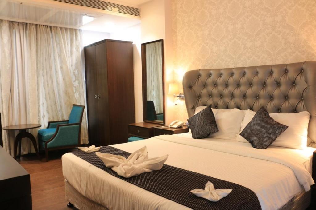 Jalsa Hotel & Banquets,Индаур Экстерьер фото