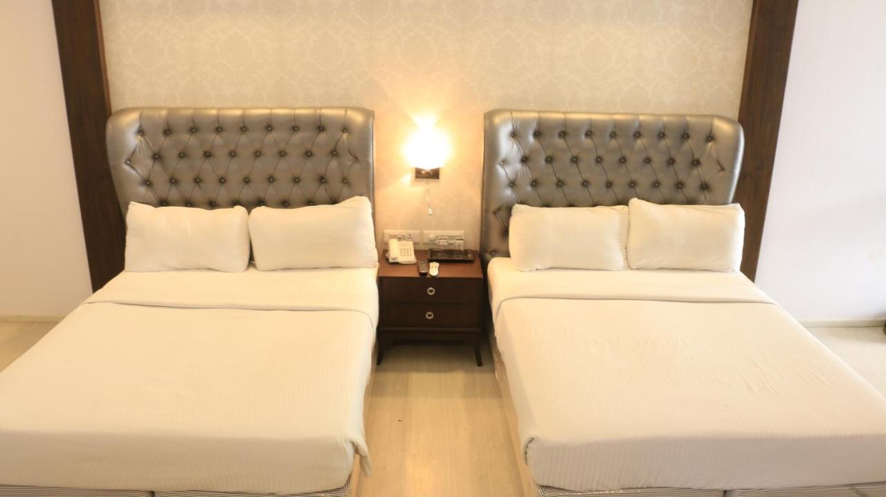 Jalsa Hotel & Banquets,Индаур Экстерьер фото