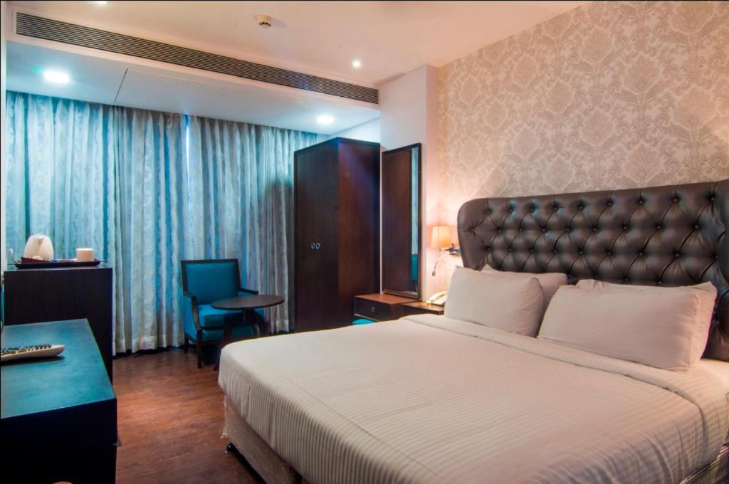 Jalsa Hotel & Banquets,Индаур Экстерьер фото