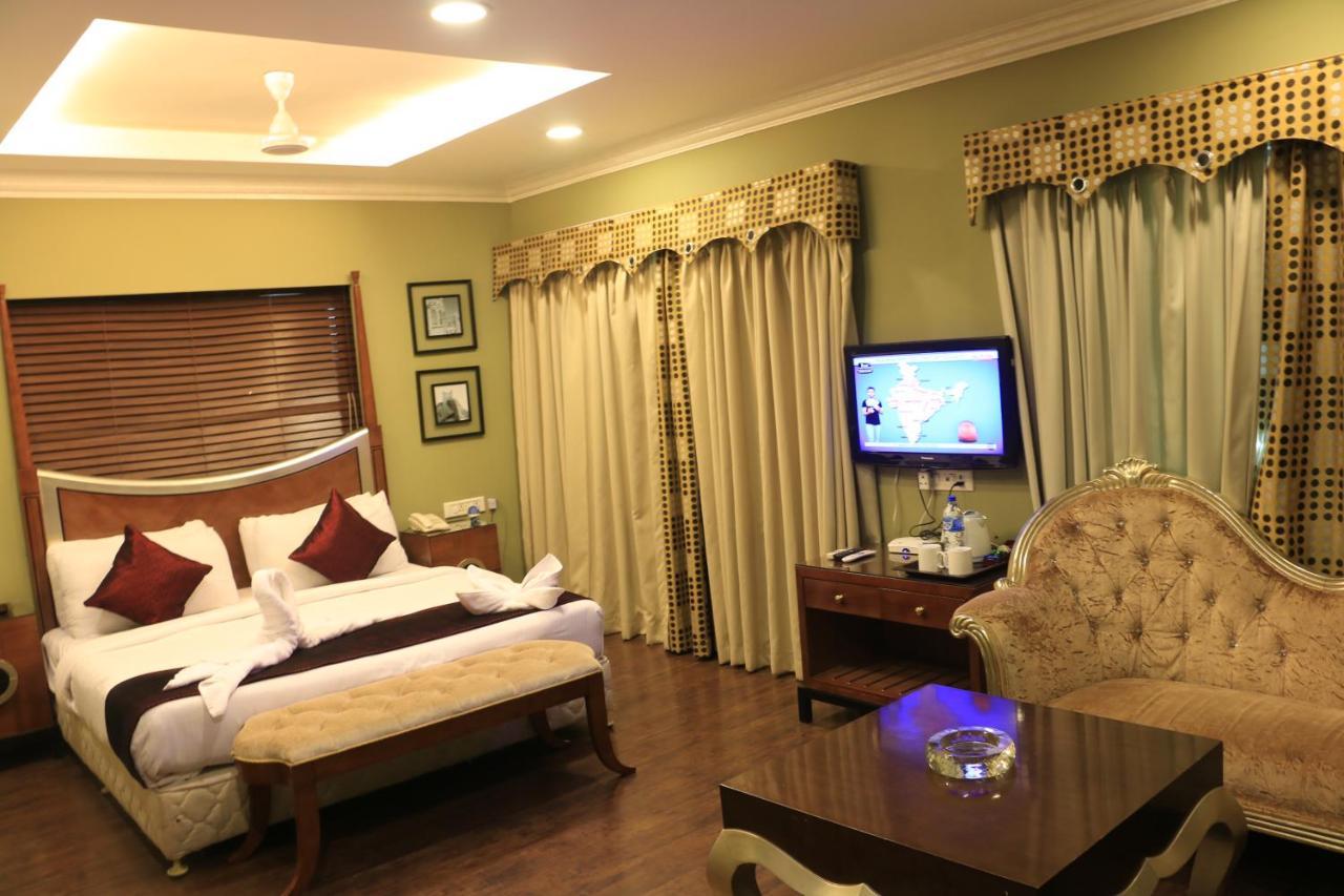 Jalsa Hotel & Banquets,Индаур Экстерьер фото