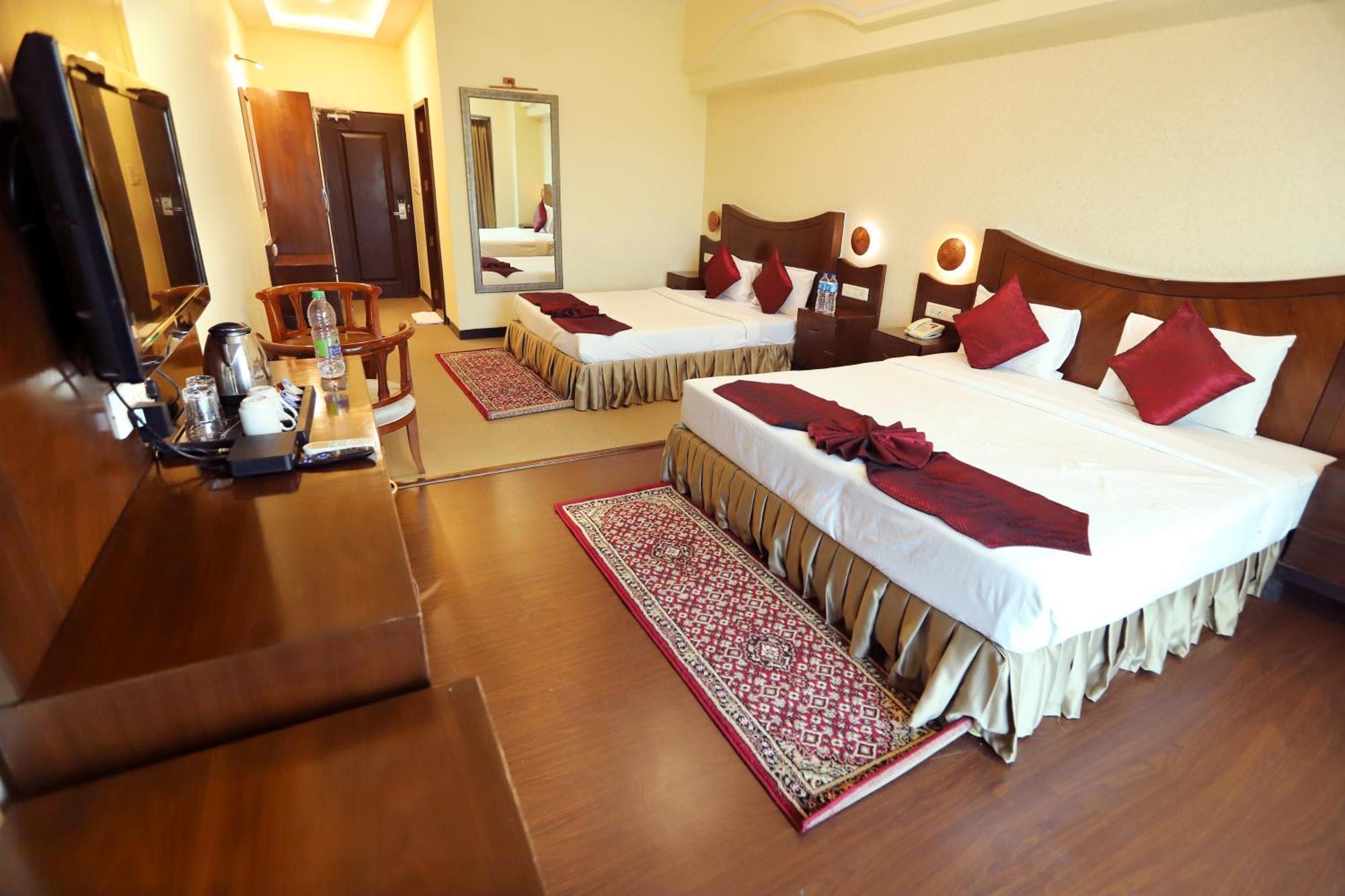 Jalsa Hotel & Banquets,Индаур Экстерьер фото
