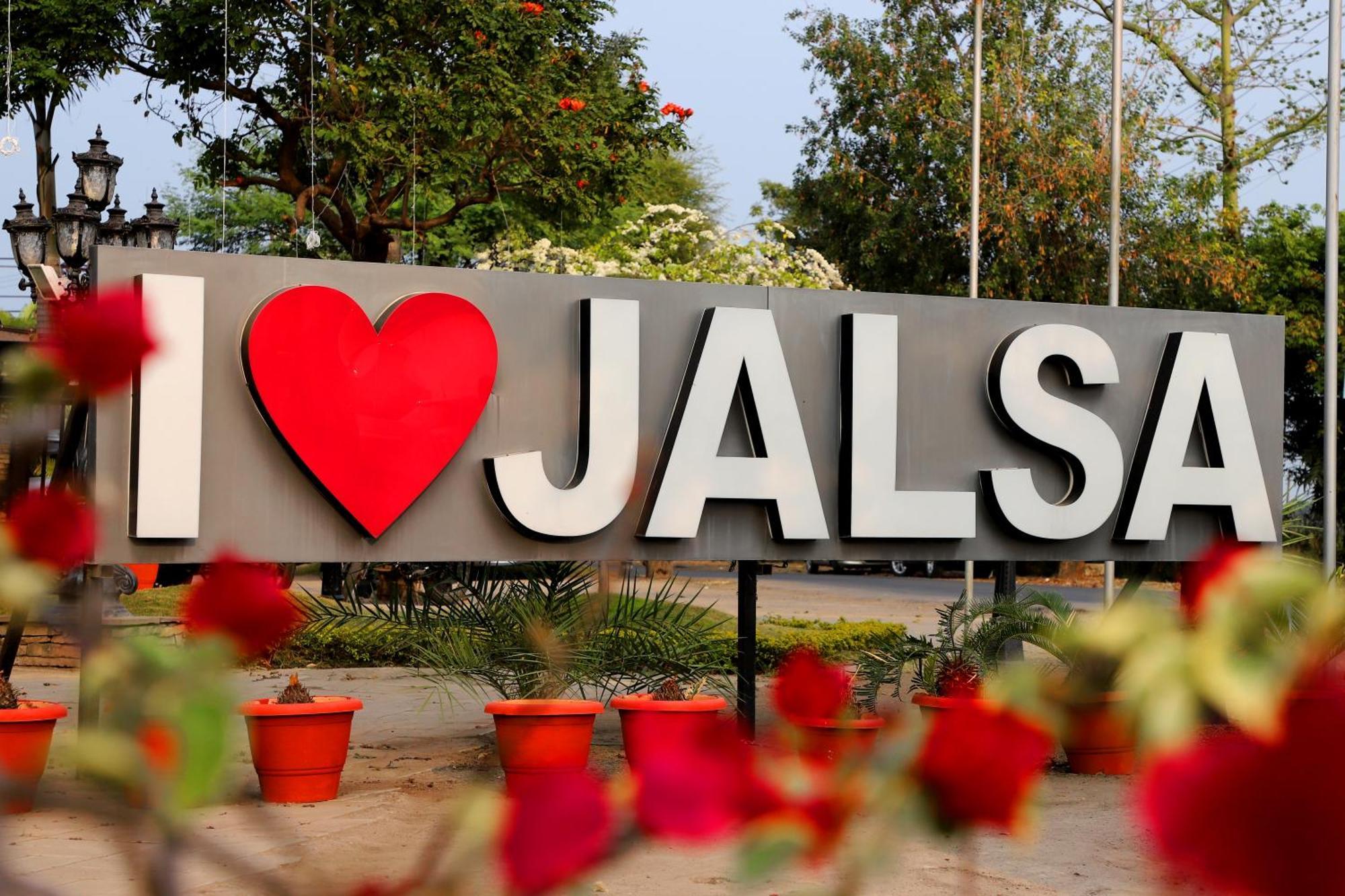 Jalsa Hotel & Banquets,Индаур Экстерьер фото
