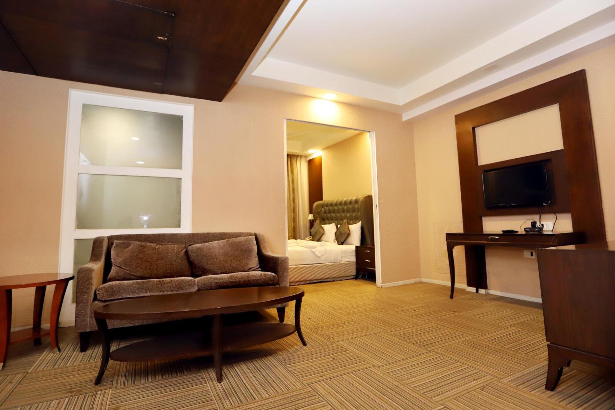 Jalsa Hotel & Banquets,Индаур Экстерьер фото