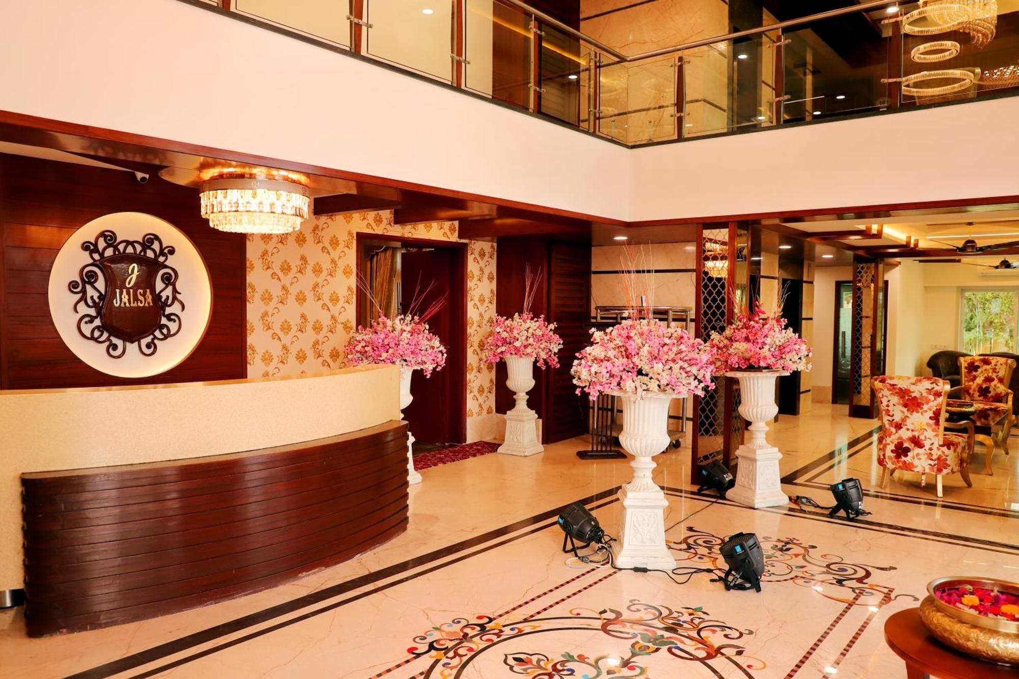 Jalsa Hotel & Banquets,Индаур Экстерьер фото