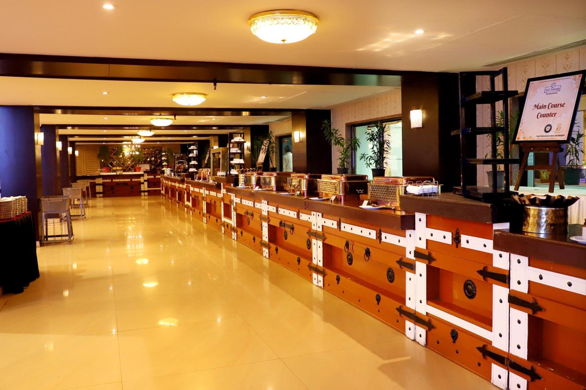 Jalsa Hotel & Banquets,Индаур Экстерьер фото