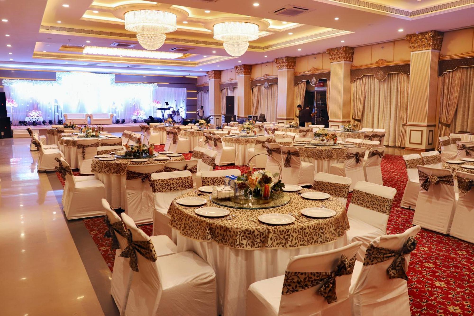 Jalsa Hotel & Banquets,Индаур Экстерьер фото