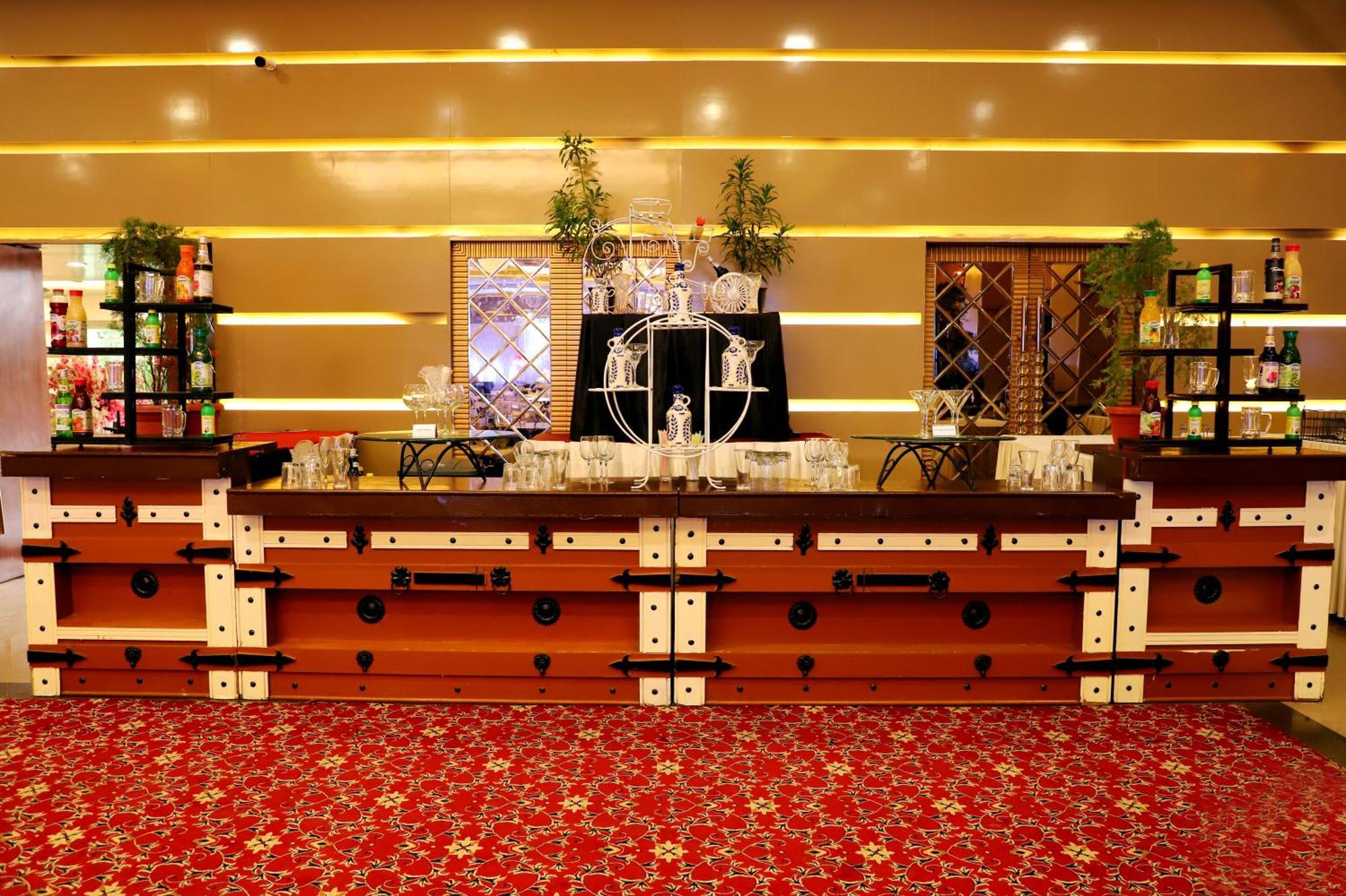 Jalsa Hotel & Banquets,Индаур Экстерьер фото