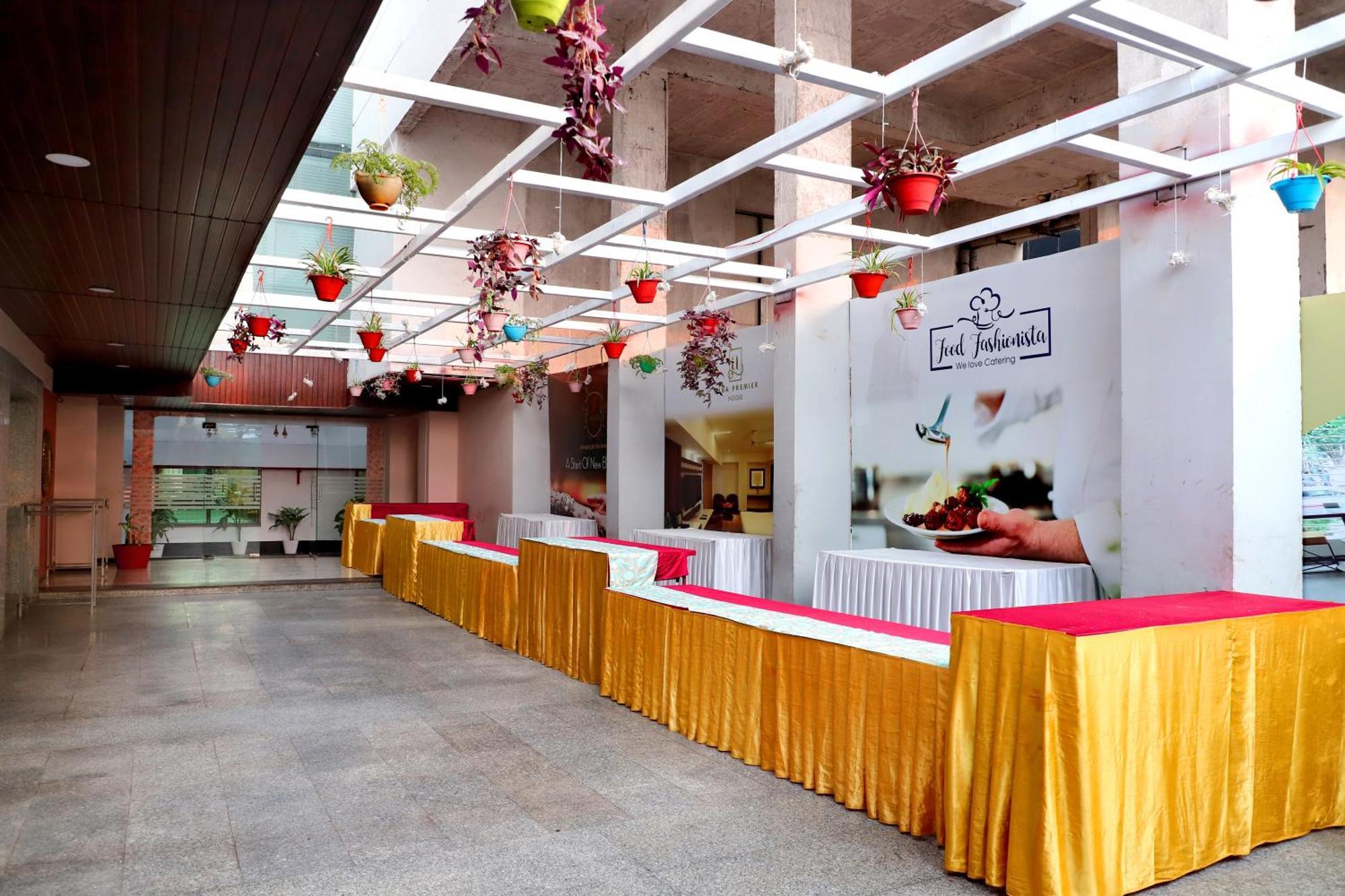 Jalsa Hotel & Banquets,Индаур Экстерьер фото