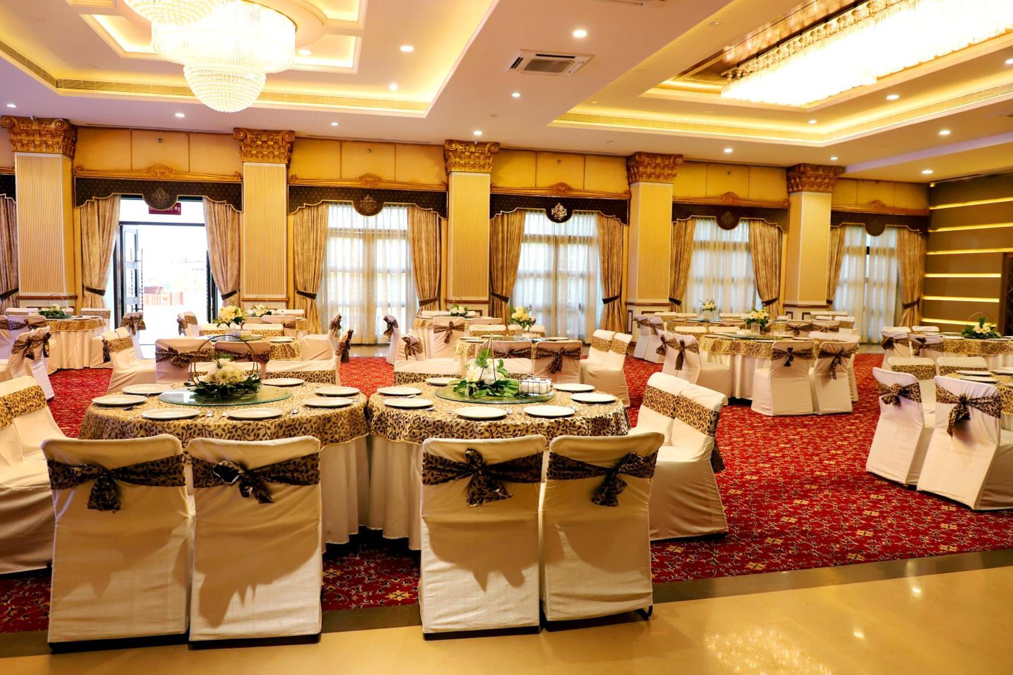 Jalsa Hotel & Banquets,Индаур Экстерьер фото