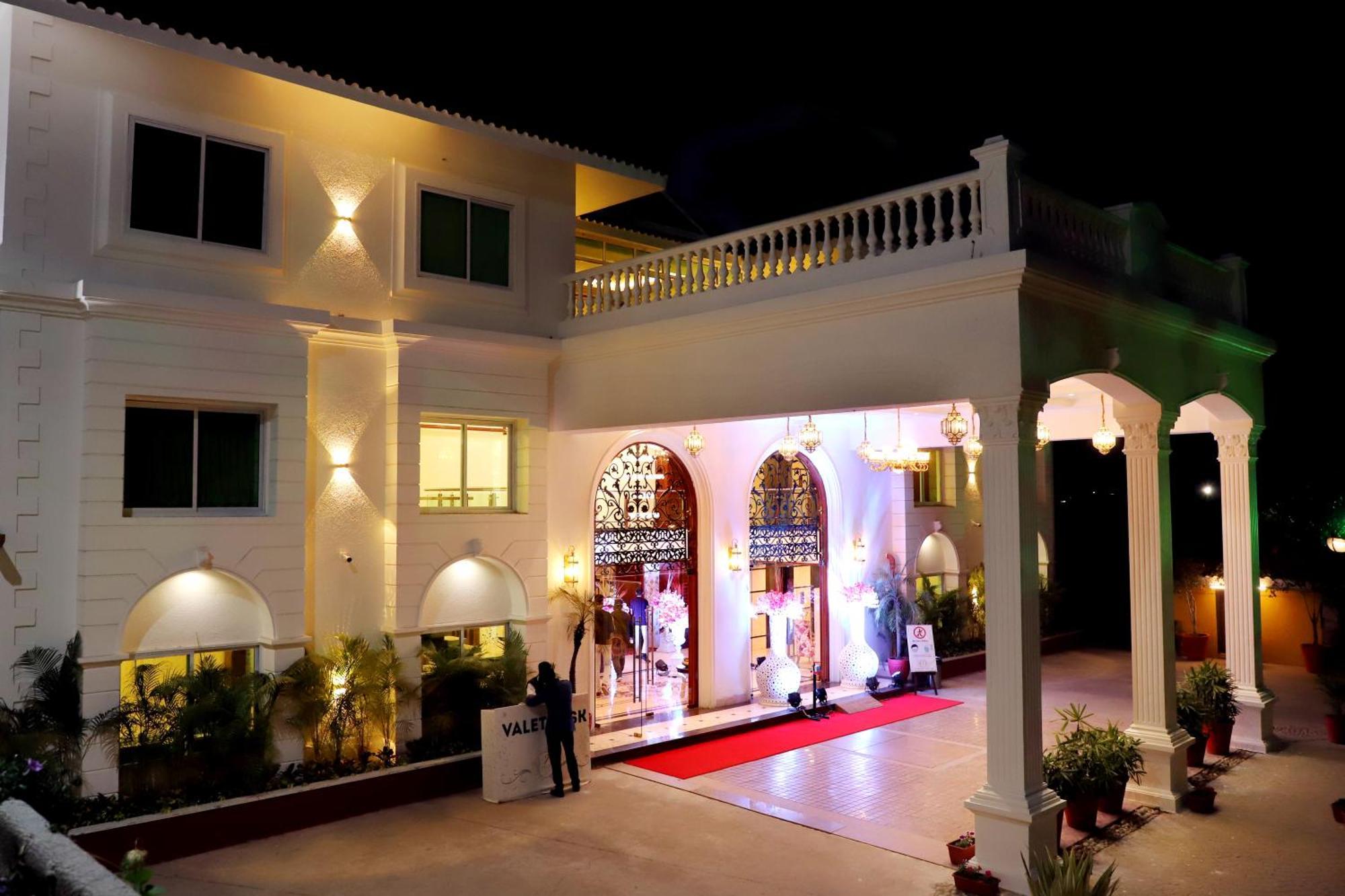Jalsa Hotel & Banquets,Индаур Экстерьер фото