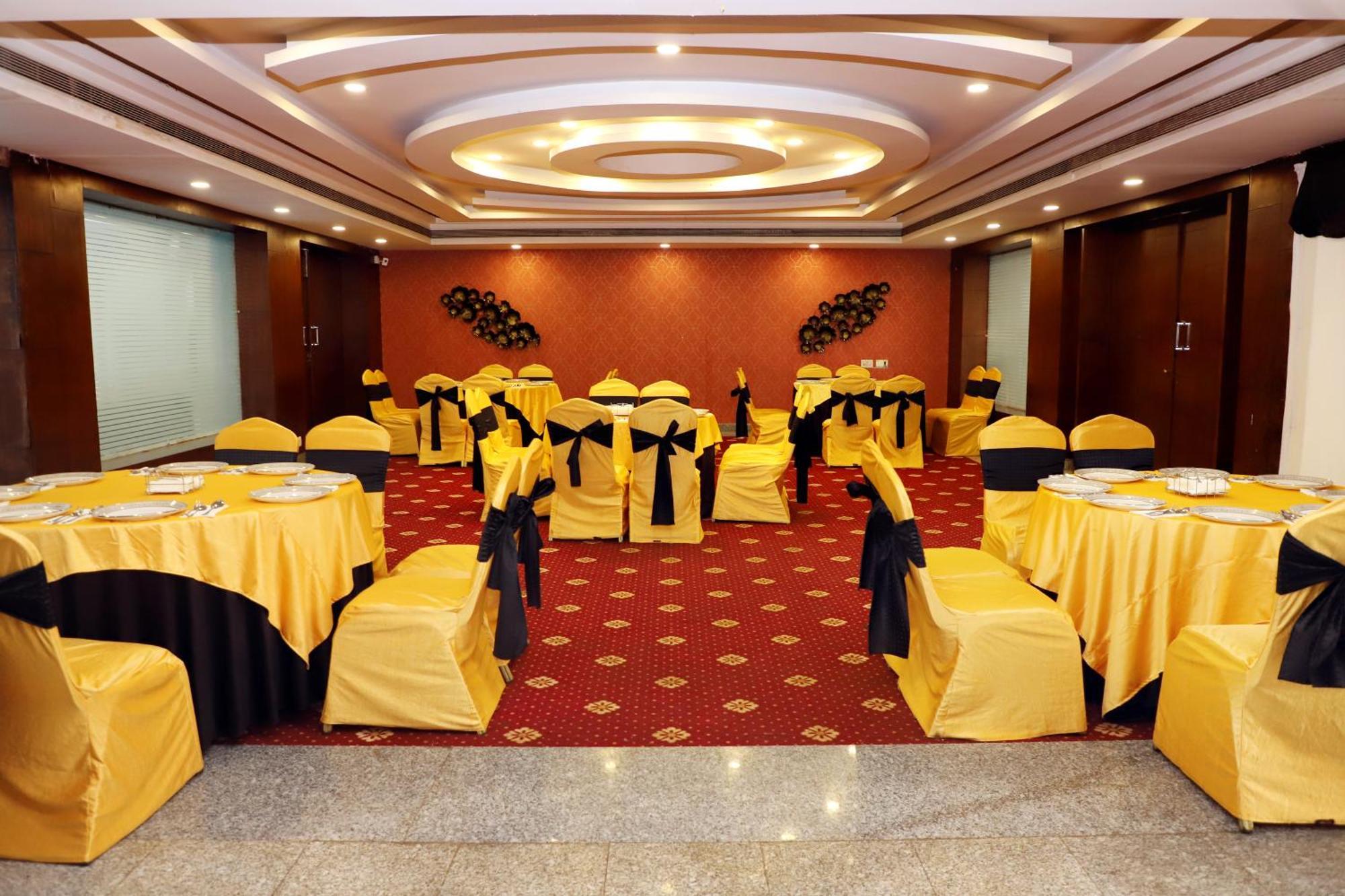 Jalsa Hotel & Banquets,Индаур Экстерьер фото